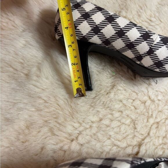 Comfort Plus by Predictions Black and White Houndstooth Heels - Picture 7 of 9